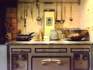 Casa | Cocina privada | Frigorífico, lavavajillas y trona infantil