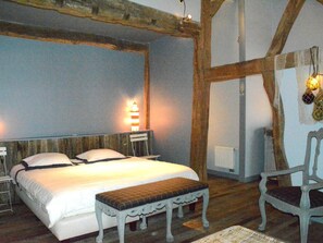 6 habitaciones, muebles diferentes y ropa de cama 