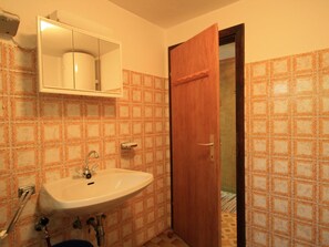 House | Bathroom