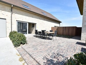 House | Balcony - Serene Holiday Home in Diksmuide With Terrace and Garden (Diksmuide)