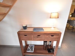 5 bedrooms, individually furnished, bed sheets - Serene Holiday Home in Diksmuide With Terrace and Garden (Diksmuide)