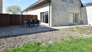Exterior - Serene Holiday Home in Diksmuide With Terrace and Garden (Diksmuide)