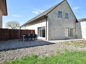 Exterior - Serene Holiday Home in Diksmuide With Terrace and Garden (Diksmuide)