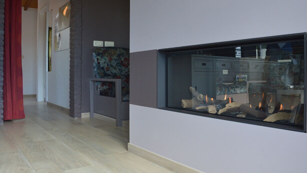 A modern interior with a fireplace, a red curtain, and a wooden floor. - Retreat in Malmedy Hills (Malmedy)