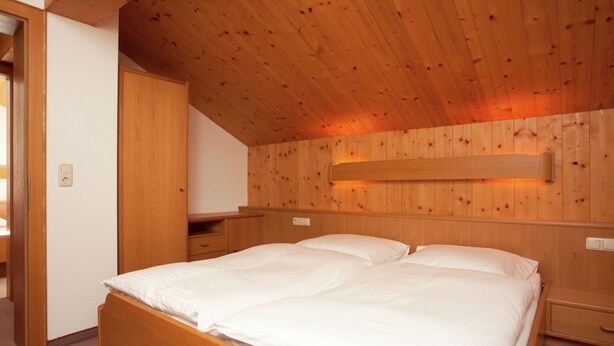 Apartment | 2 bedrooms, individually furnished, bed sheets