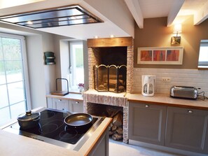 House | Private kitchen - Holiday Home in Ardennes Near Chimay Abbey (Viroinval)