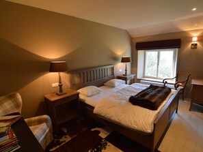 House | 5 bedrooms, individually furnished, free WiFi, bed sheets - Holiday Home in Ardennes Near Chimay Abbey (Viroinval)