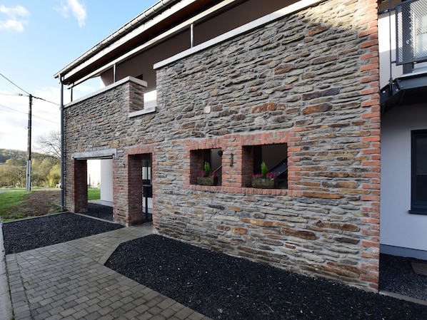 Exterior - Stylish Apartment in Léglise With Terrace (Léglise)