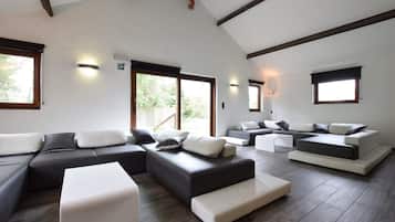 Hus | Oppholdsrom | Peis