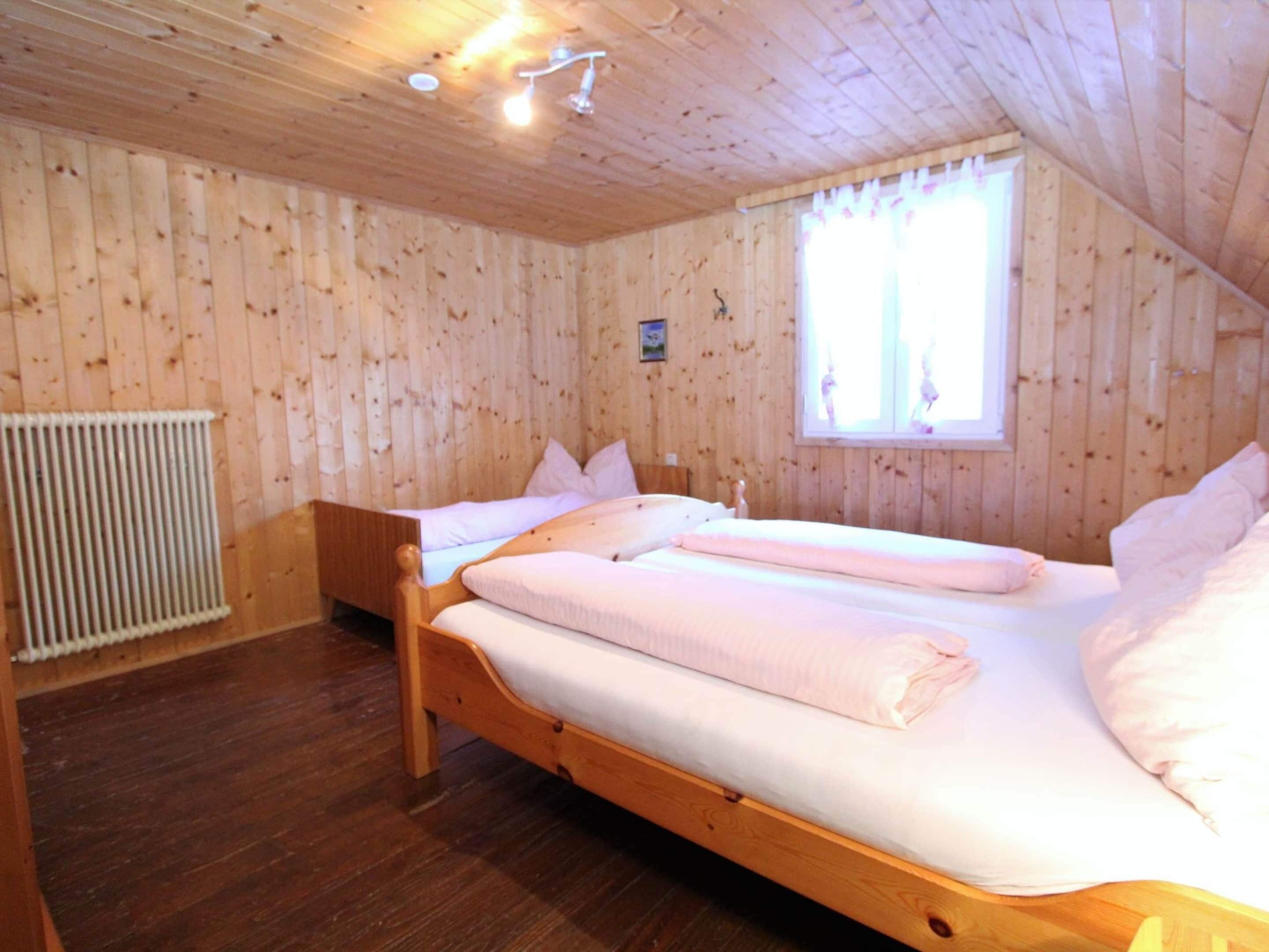 6 bedrooms, individually furnished, bed sheets