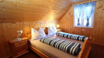 6 bedrooms, individually furnished, bed sheets