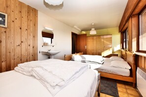 House | 3 bilik tidur, cadar katil