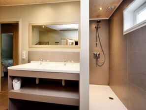 Chalet | Bathroom | Shower