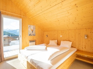 4 bedrooms, individually furnished, iron/ironing board - Mountain-view Chalet in Hohentauern With Infrared Cabin (Hohentauern)