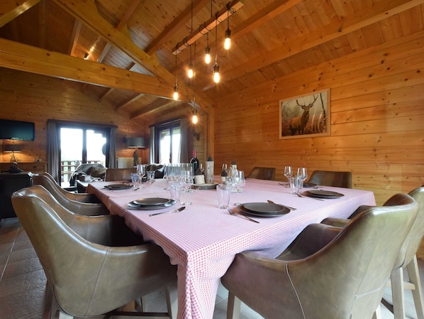 Chalet | Dining