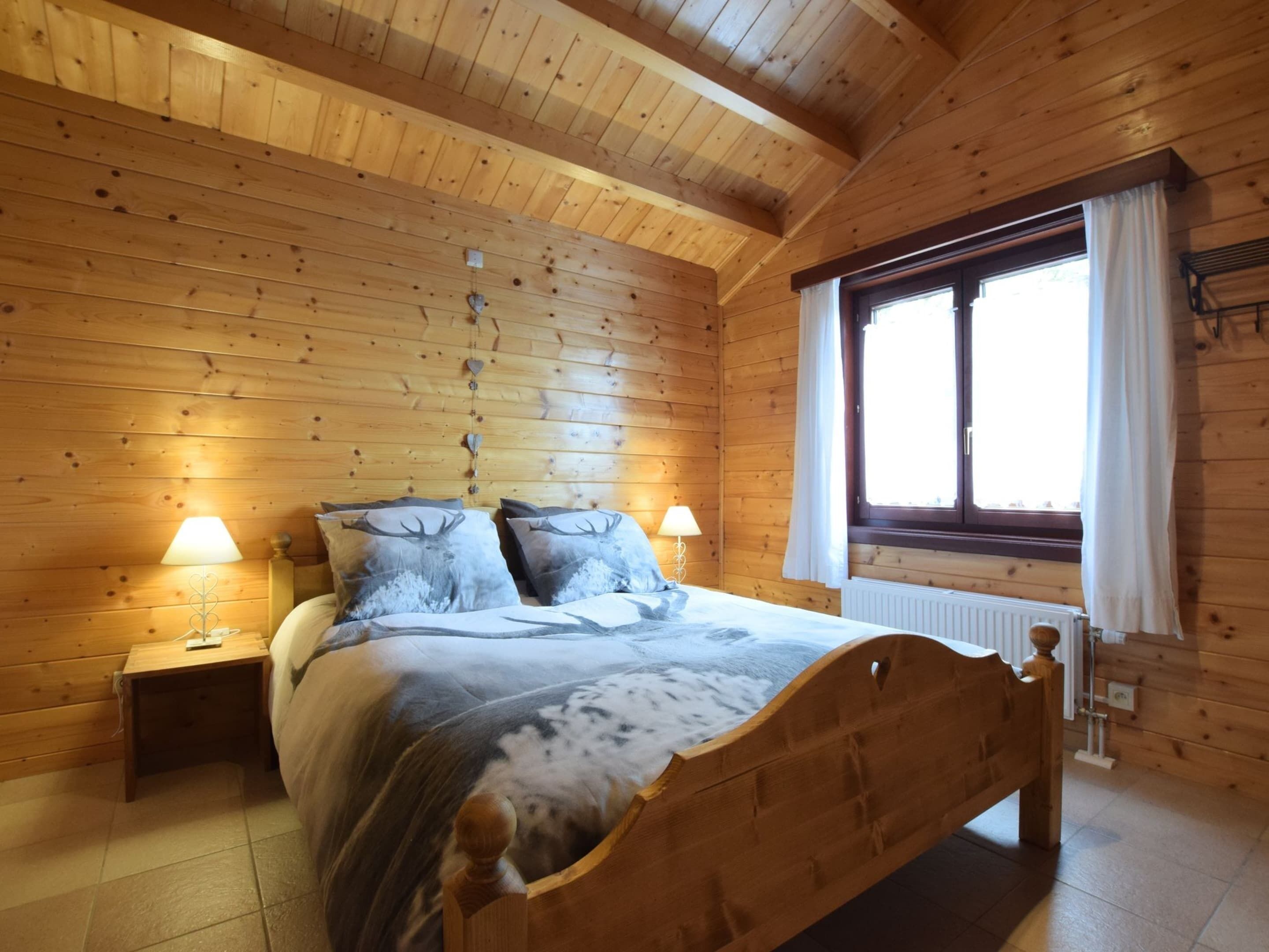 4 bedrooms, bed sheets