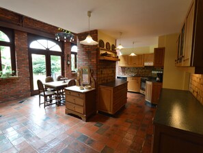 Dining - Lovely, Original Home With Large Garden in the Centre of Merksplas (Merksplas)