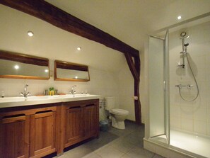House | Bathroom - Large Holiday Home in Ambly With Garden (Nassogne)