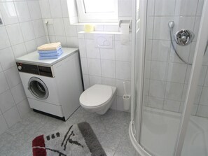 Appartamento | Bagno | Doccia, asciugamani
