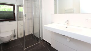 Bathroom - Large Apartment in Fieberbrunn With Sauna (Fieberbrunn)