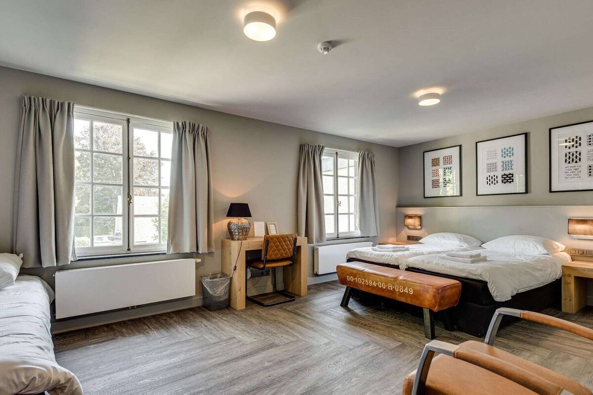 House | 12 bedrooms, individually furnished