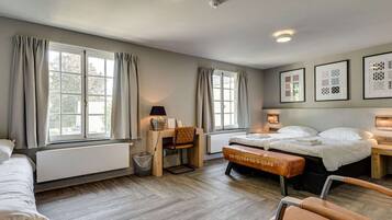 House | 12 bedrooms, individually furnished