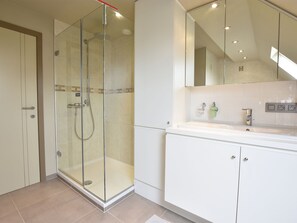 Apartment | Badezimmer | Badewanne