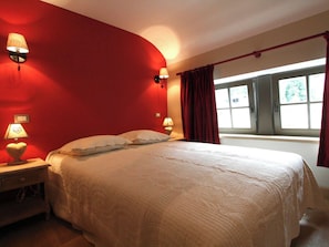 Cottage | 6 bedrooms, individually furnished