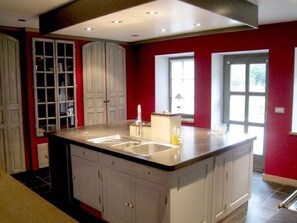 Casa rural | Cuina privada | Microones, rentaplats i trona 