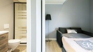 Shower, towels - Beautiful Holiday Home in Peer on a Farm (Peer)