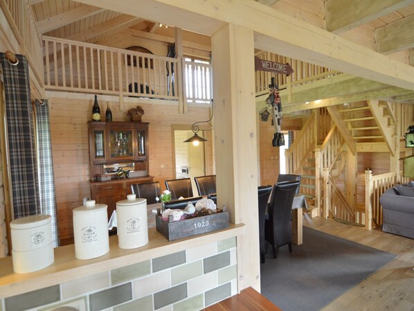 Chalet | Private kitchen | Highchair - Sumptuous Chalet in Septon with Sauna & Hot Tub (Durbuy)