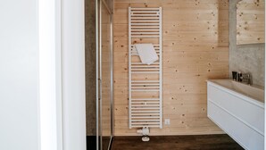 Shower, towels - Beautiful Holiday Home in Rattendorf With Garden (Hermagor-Pressegger See)