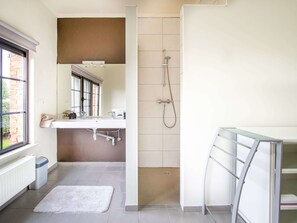 House | Bathroom - Family Farmhouse, Ploegsteert (Comines-Warneton)