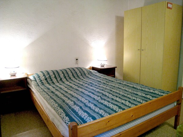 5 عدّة غرف نوم وطراز فريد لكل وحدة وملاءات أسرّة