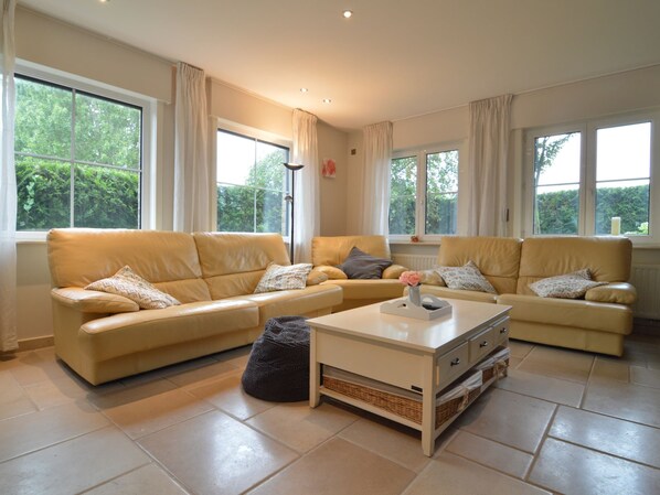 Villa | Living area - Sun-kissed Villa in Diksmuide With Garden, Sauna (Diksmuide)