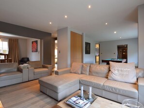 Living room - Holiday Home in Geel With Sauna (Geel)