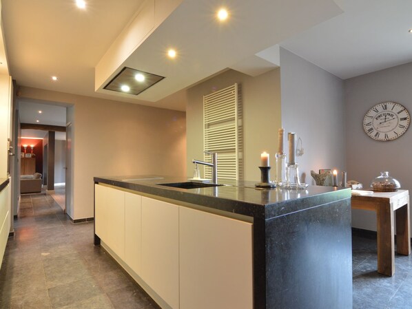 Private kitchen - Holiday Home in Geel With Sauna (Geel)