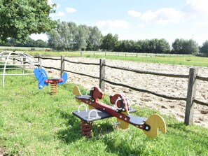 House | Room amenity - Tasteful Holiday Home in Sijsele-brugge With Garden (Damme)