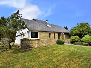 House | Exterior - Holiday Home in Virton With Swimming Pool (Virton)