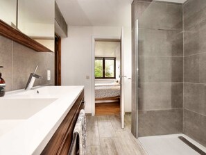 House | Bathroom