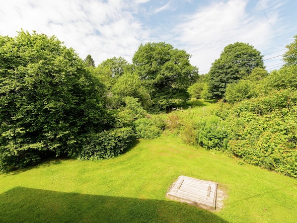 Cottage | Garden