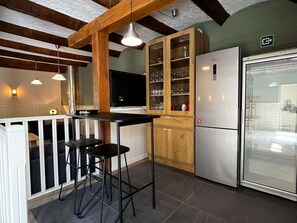 Private kitchen - Spacious Farmhouse in Houyet with Hot Tub (Houyet)