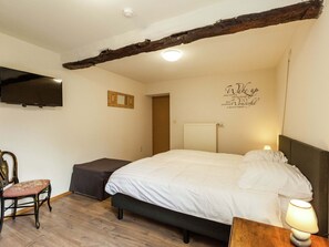 4 bedrooms, individually furnished, free WiFi, bed sheets - Glabbeek Family Retreat Home (Glabbeek)
