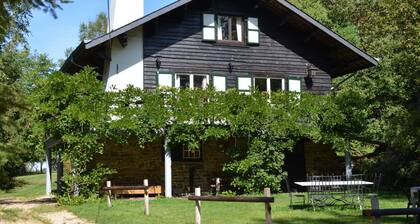 Luxury Pet Friendly Chalet in Bièvre near Forest
