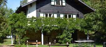 Luxury Pet Friendly Chalet in Bièvre near Forest