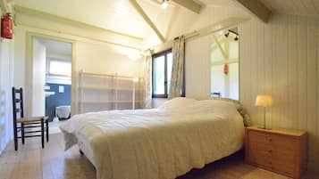 3 bedrooms, individually furnished, bed sheets