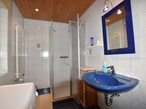 Ferienhaus | Badezimmer | Badewanne