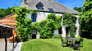A two-story house with a sloped roof, ivy-covered walls, and a well-maintained lawn. - Magnificent Holiday Home in Baronville With Heated Pool & Billiards (Beauraing)