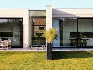 Villa | Exterior