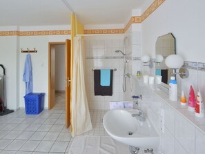 House | Bathroom | Bathtub, towels